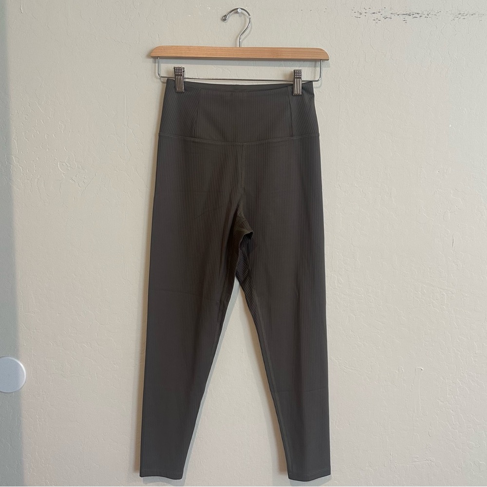 Girlfriend Collective Ribbed Workout Set - Picture 5 of 8